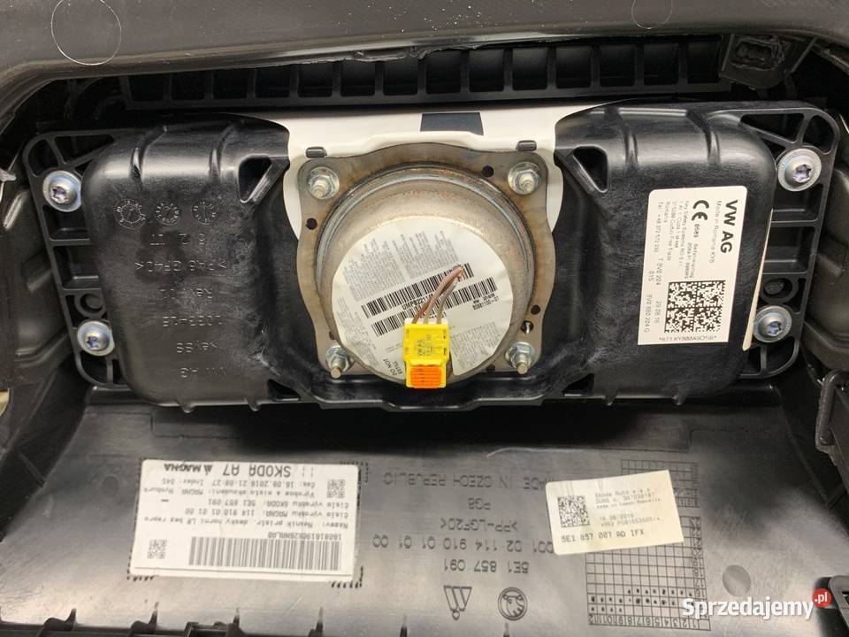 KOKPIT PODUSZKI PASY KOMPLET SKODA OCTAVIA III