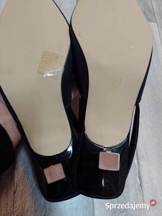 41 Czarne czółenka wieczorowe z odkrytą piętą