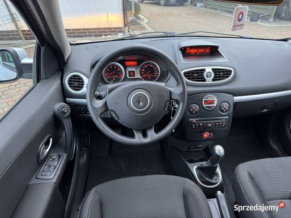 Renault Clio 2010 kombi 12 benzyna 101 garażowany