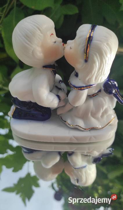 Figurka porcelanowa chłopiec i dziewczynka Pabianice