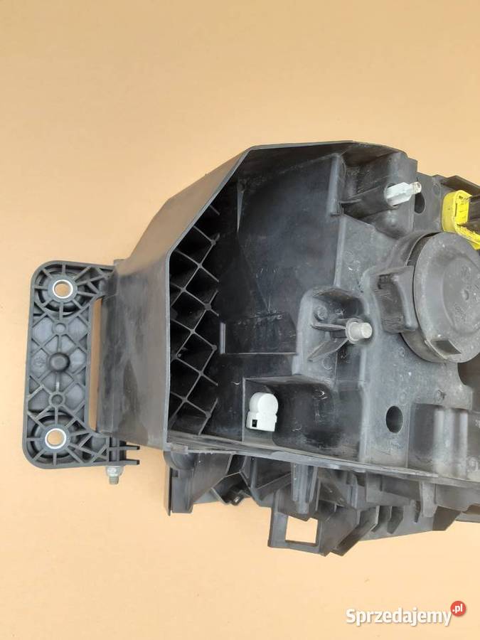 RENAULT RANGE T GAMA REFLEKTOR PRAWY LAMPA PRAWA Bieleń sprzedam