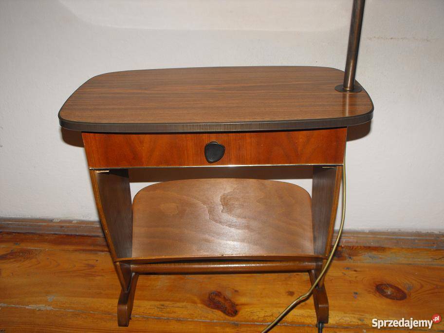 Lampa podłogowa ze stolikiemgazetnikiem na Skierniewice