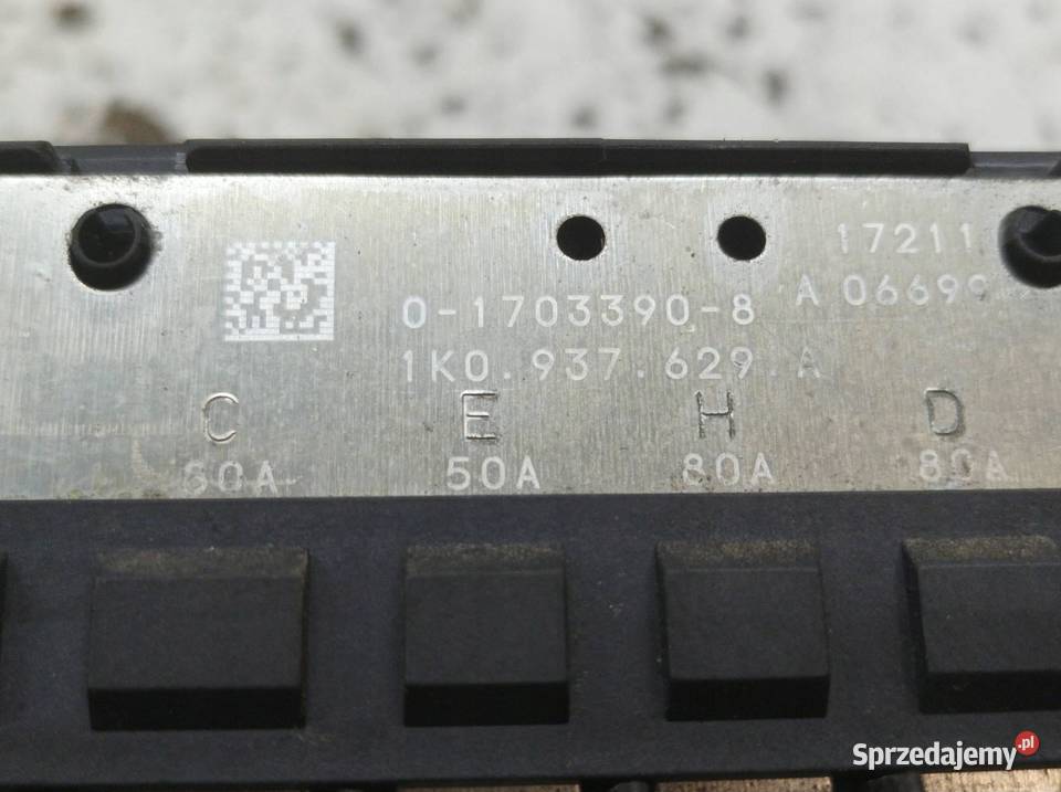 SKRZYNKA BEZPIECZNIKÓW 1K0937629A 1K0937118 Rok produkcji 2011