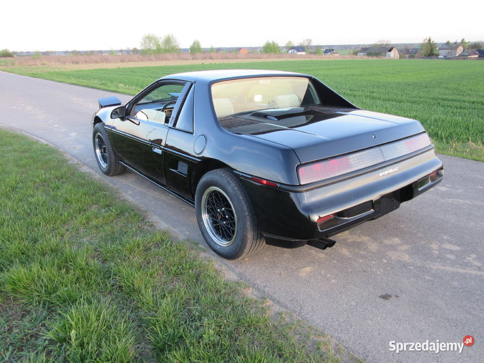 Pontiac Fiero 25L 1987 odrestaurowany Radomsko