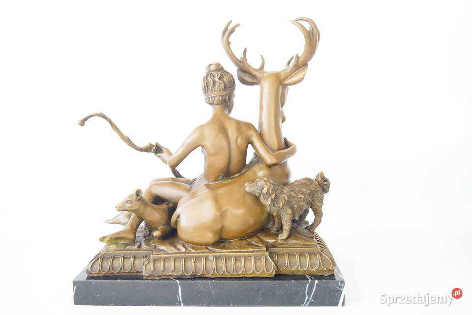 Diana z Jeleniem figura z brązu myśliwska