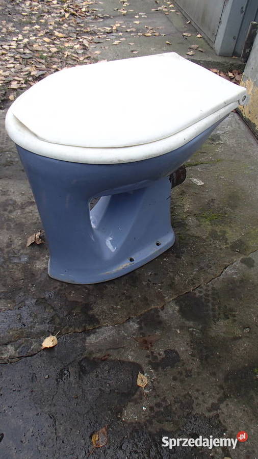 Niebieska ubikacja toaleta PRL WC vintage