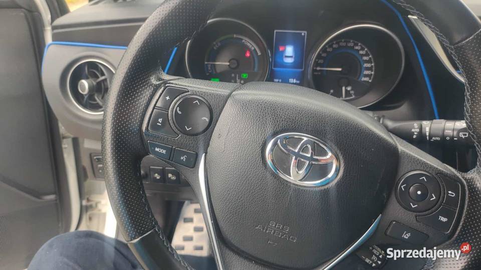 Toyota Auris hybrid 18 gaz 1800cm3 Radom