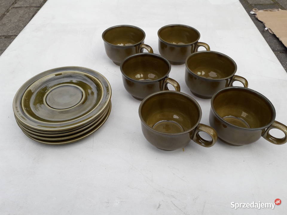 Oliwkowy zestaw filiżanek i talerzyków Pruszków Porcelana i szkło