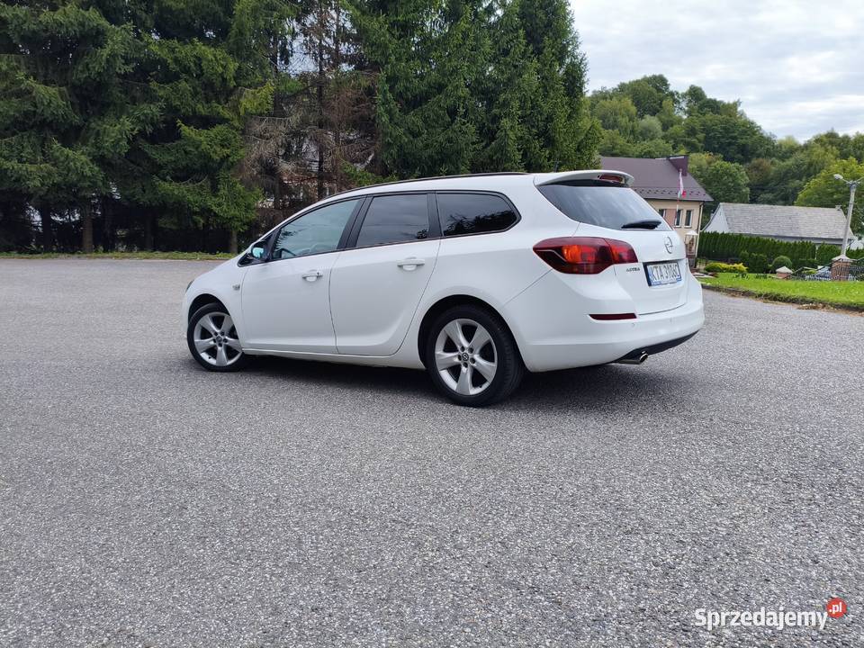 Opel Astra J Sports Tourer 14 Turbo 140 2011r 261000km małopolskie Szynwałd