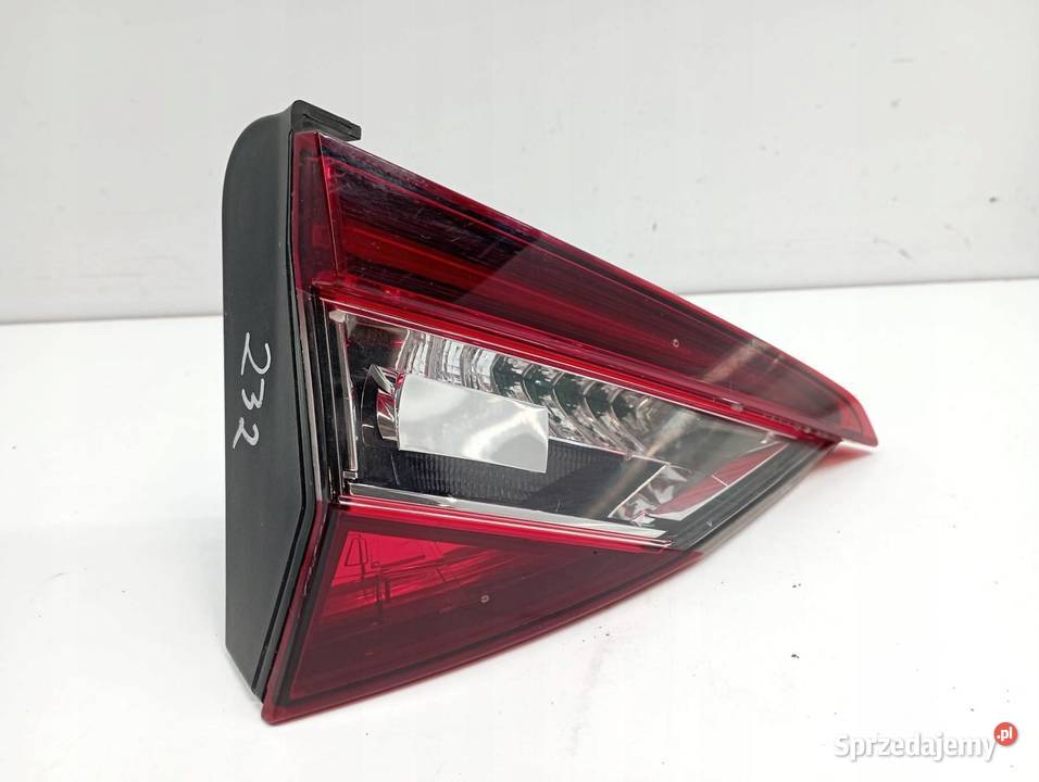 LAMPA TYŁ W KLAPĘ LEWA KOMBI Skoda Superb III Rok produkcji 2019