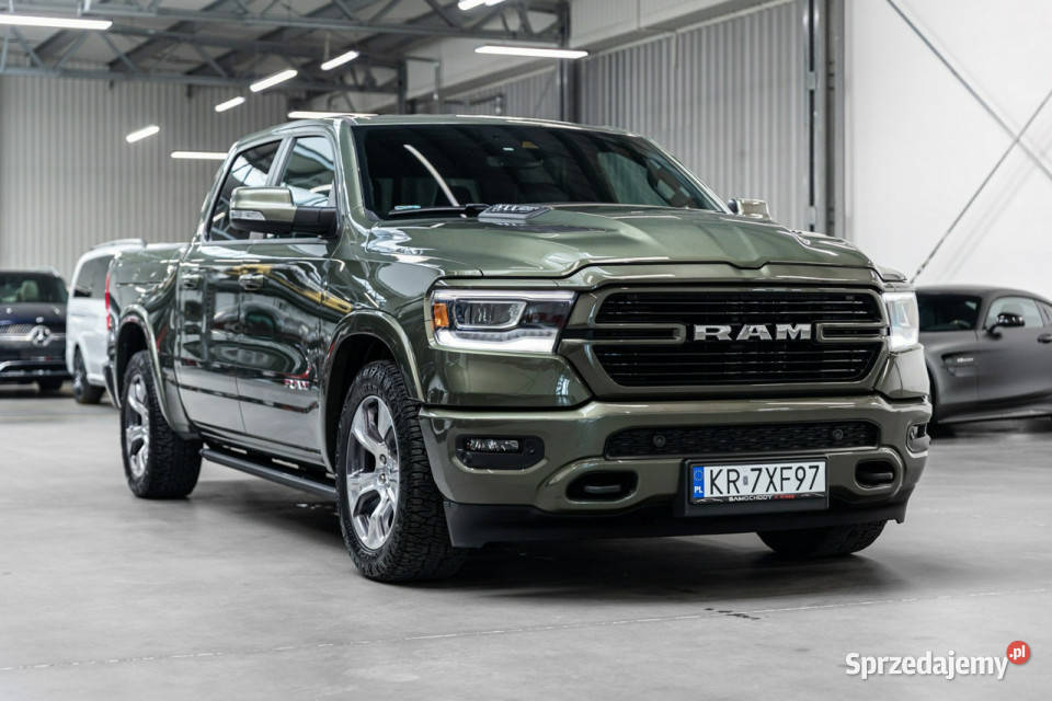 RAM 1500 57 V8 HEMI Laramie Crew Cab Salon 5654cm3