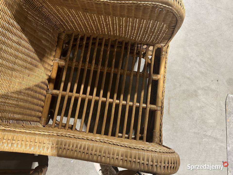 Ładne fotele rattanowe z poduszkami w kwiaty Fotele Sławoszewek