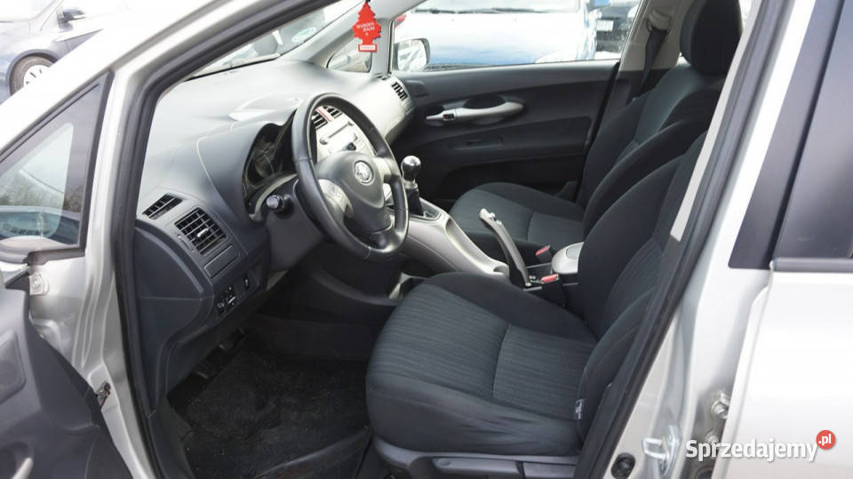 Toyota Auris zarejestrowany ubezpieczony 96KM sprzedam