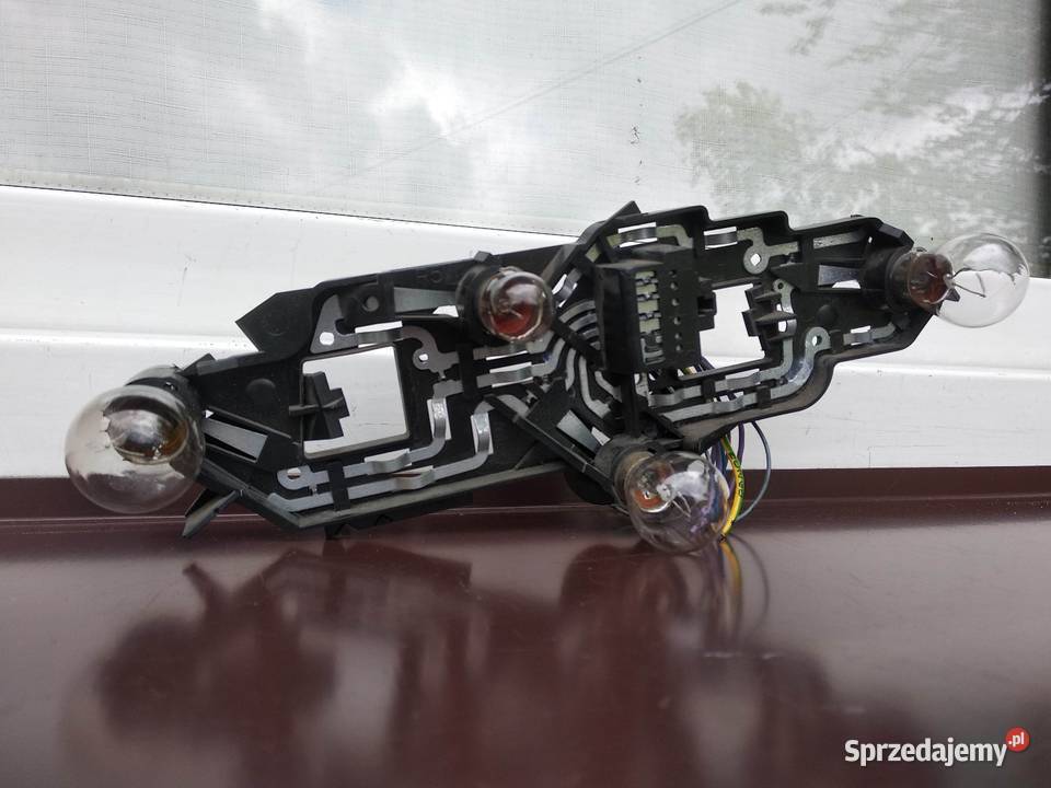 Peugeot 307 wkład oprawka lampy tył tylnej lewy Sieradz
