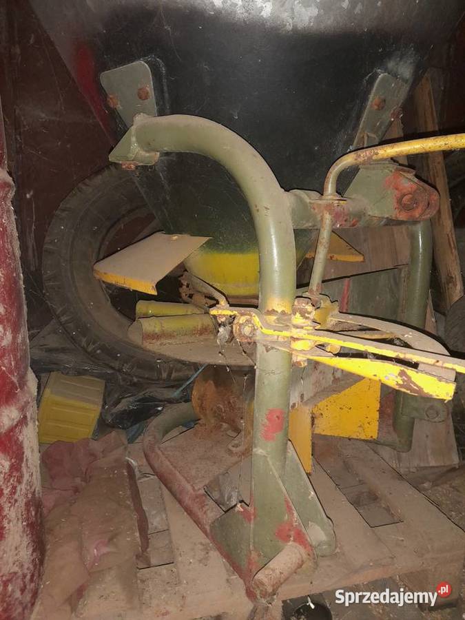 Siewnik do nawozu lejek Żmiarki sprzedam