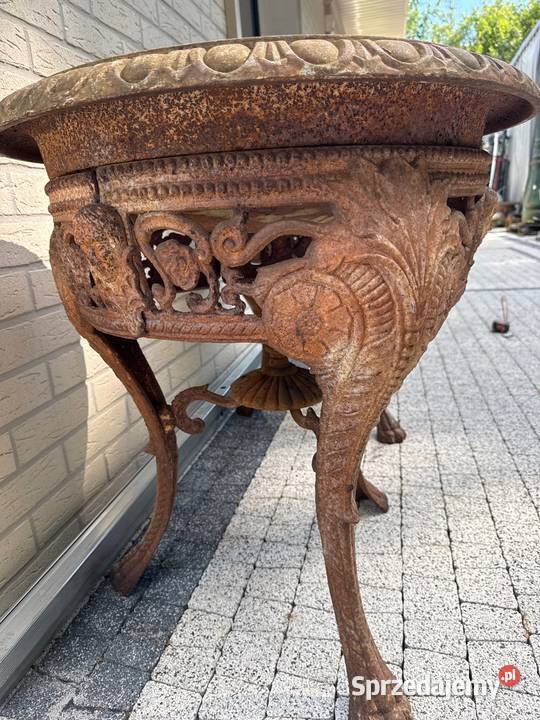 Stare żeliwne donice donica z żeliwa inną niż Długopole Dolne