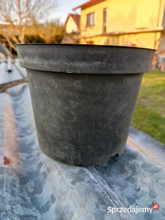 Zestaw 100 czarnych doniczek ogrodowych 3l Zduńska Wola