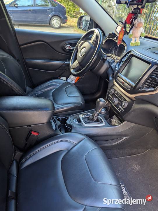 Super stan mały przebieg LPG Cherokee Warszawa