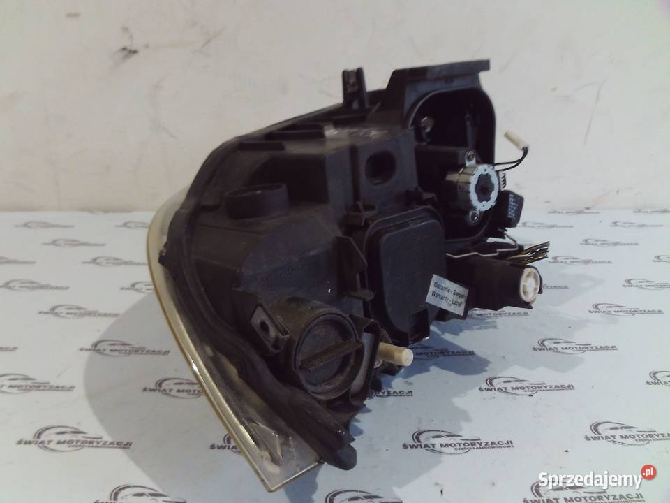 BMW E90 LIFT 20 D 09r lampa prawa przód ANGLIK Kielce