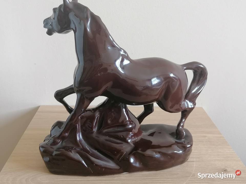Figurka ceramiczna konia