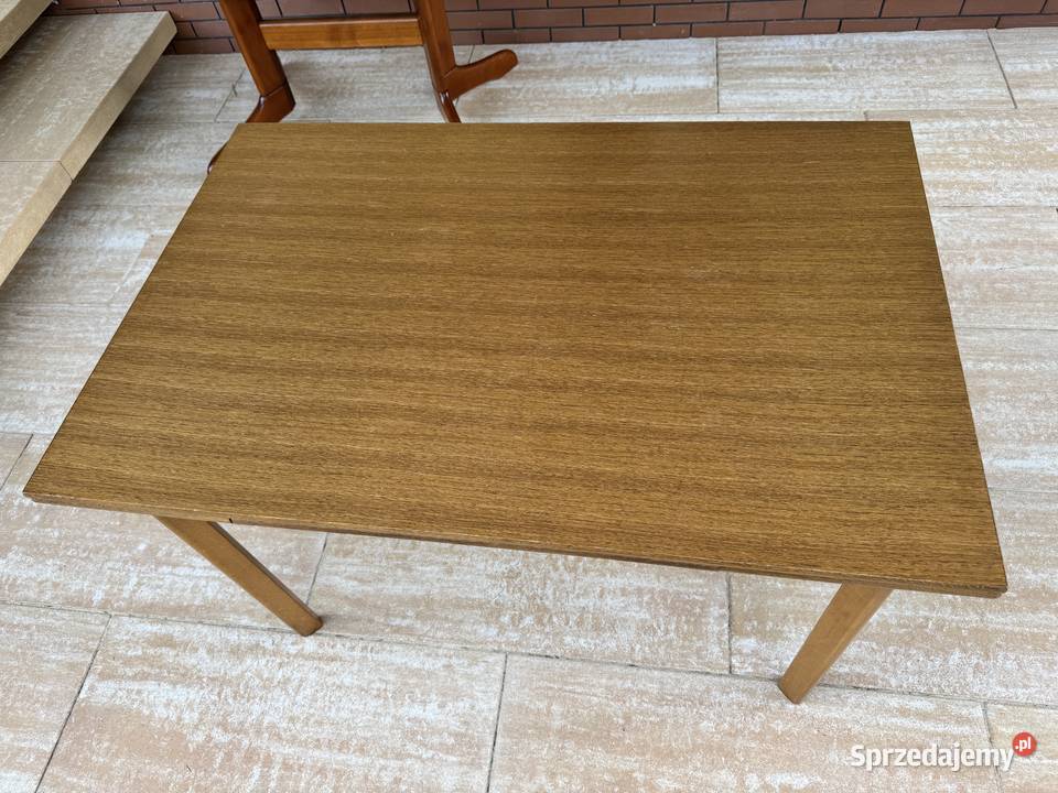 Stół rozkładany prosty w kolorze dębowym do Sulbiny