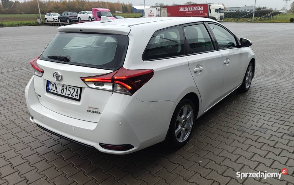 Toyota Auris II lift 2017 16 132 benzynaLPG 4/5 Augustów