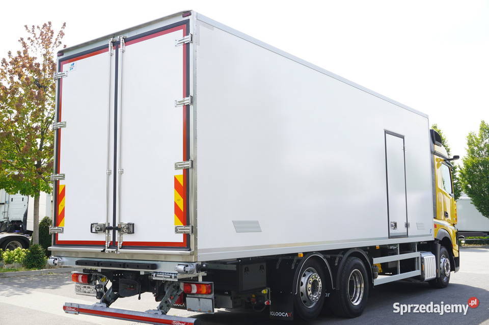 MercedesBenz Actros 2545 MP5 6x2 E6NOWA chłodnia Kraków