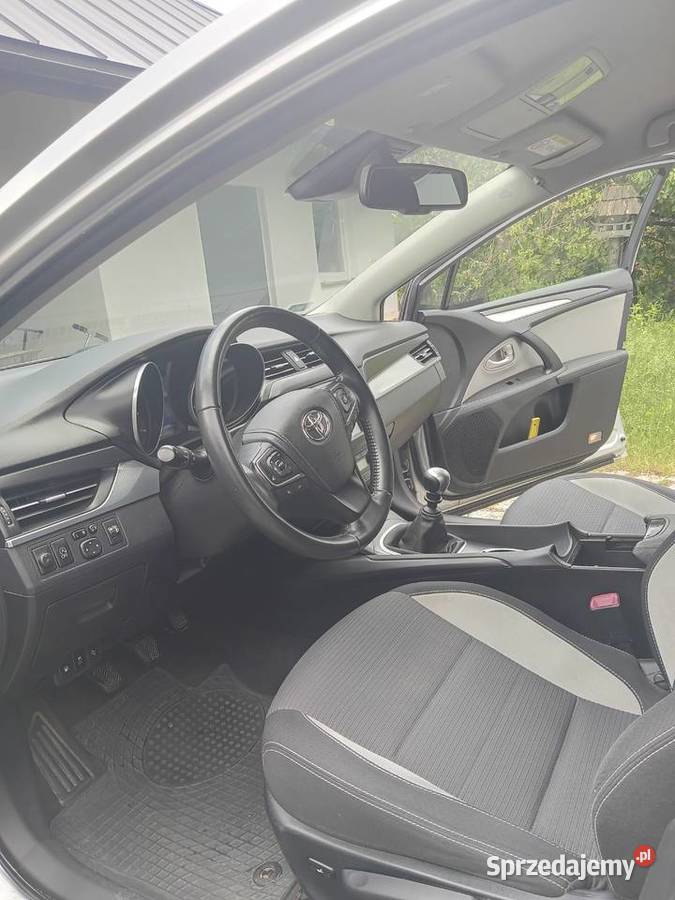 Toyota Avensis 20 diesel 2015 manualna Mieczysławka