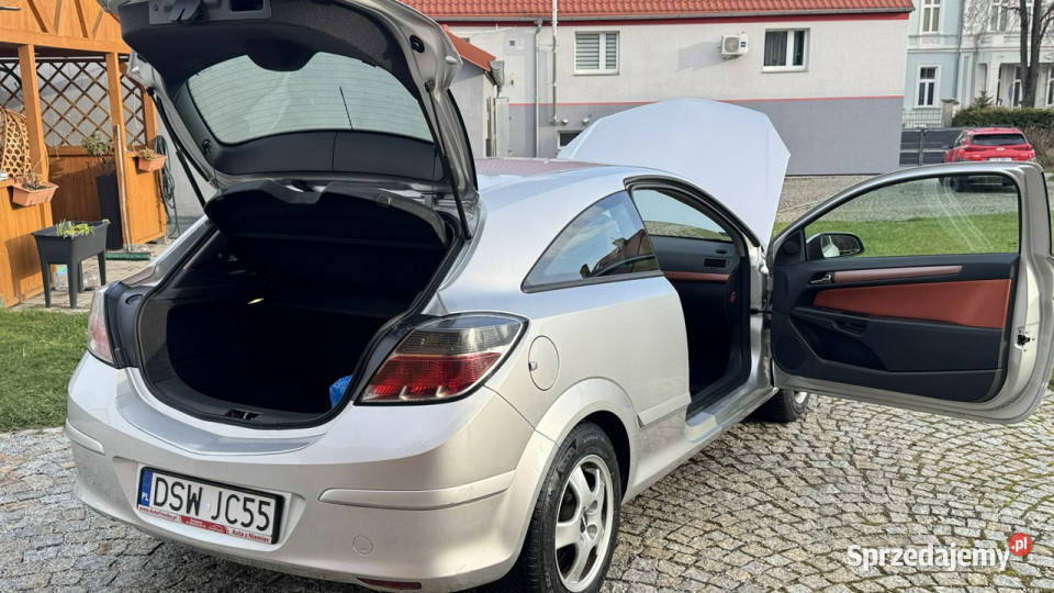 Opel Astra GTC 14 Benz 90 ZAREJESTROWANY w srebrny