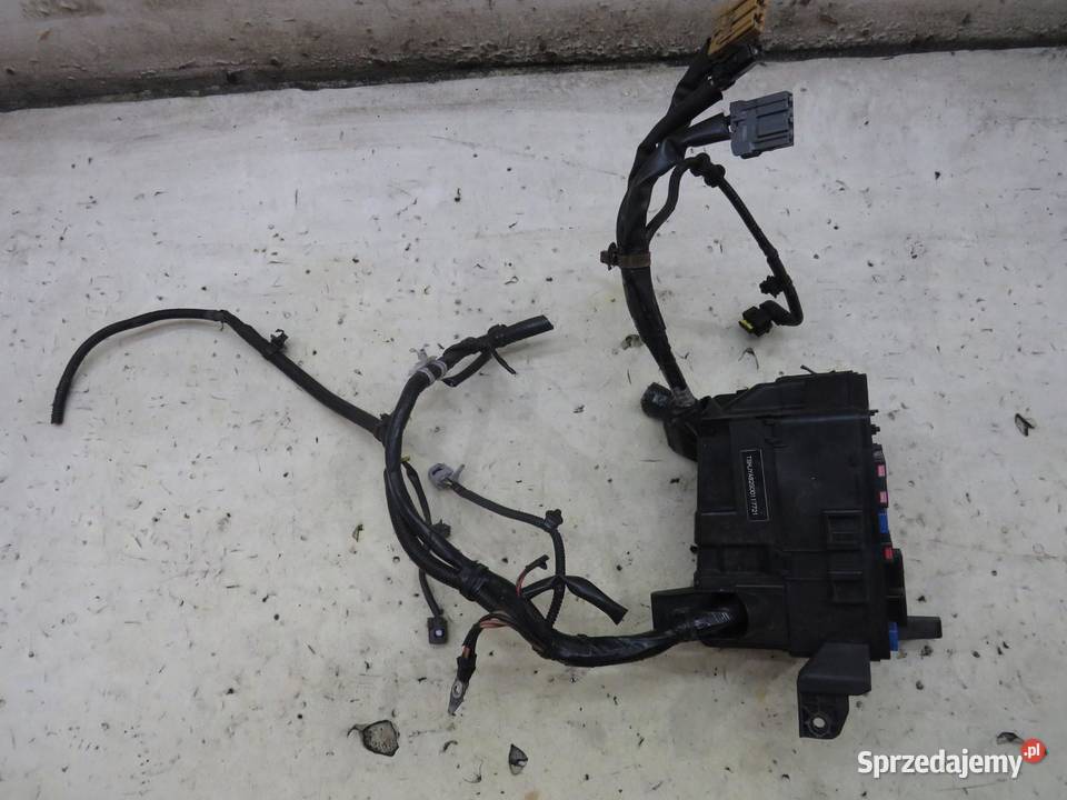 PUSZKA SKRZYNKA BEZPIECZNIKÓW SX4 SCROSS 16 DDIS osobowe
