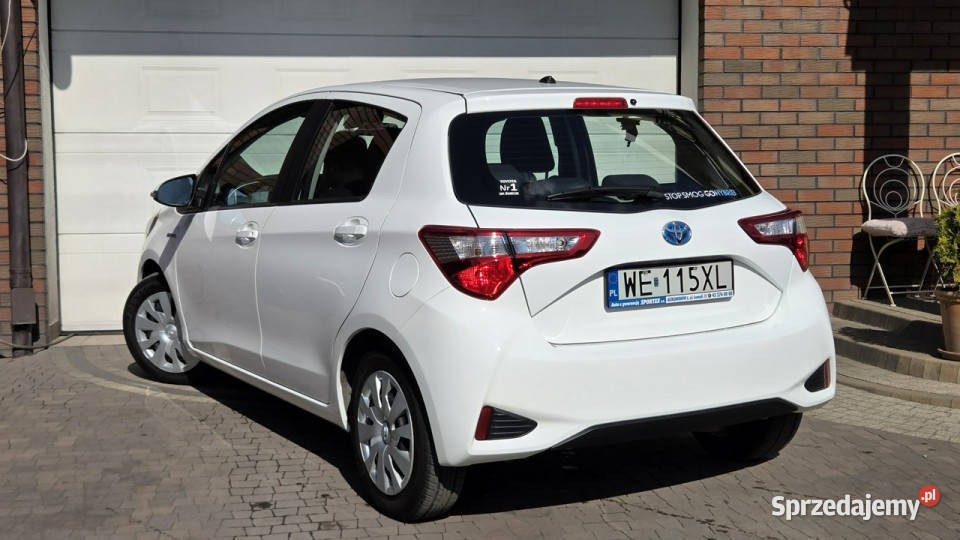 Toyota Yaris Hybrid 100 Premium ECvt pełny VAT łódzkie sprzedam