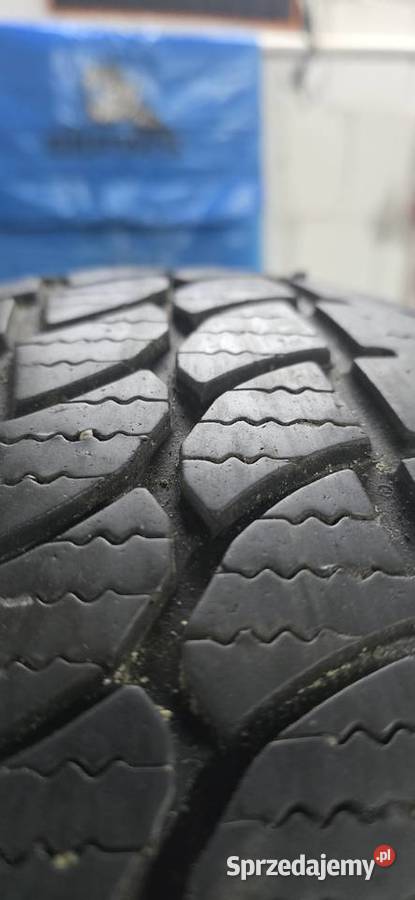 2x Opony zimowe Kormoran 215 65 R16C