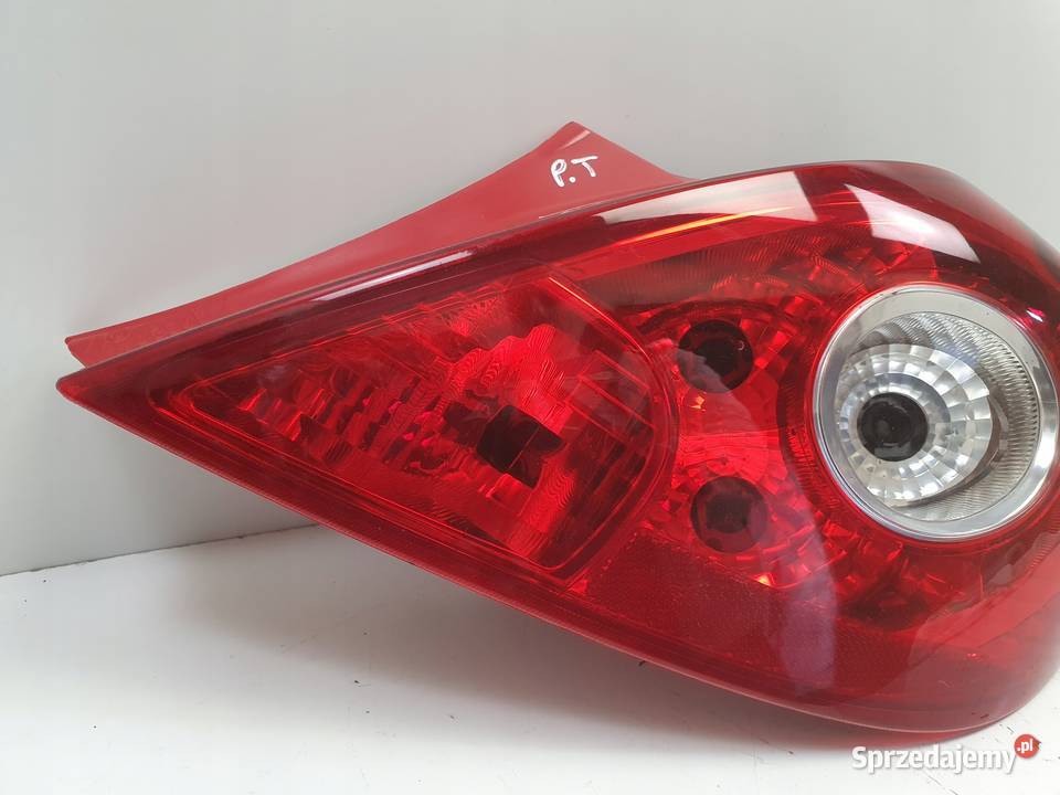 Opel Corsa D 3 drzwi TYLNA LAMPA PRAWA prawy tył Rudka
