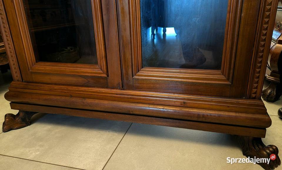 Włoska witryna na lwich łapach sklep Dąbrowa