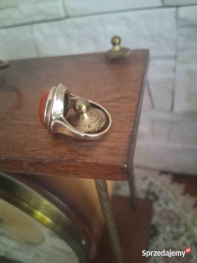 Złoty pierścionek z naturalnym koralem 333