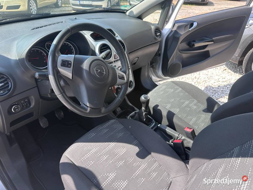 Opel Corsa D 2011 14 Benzyna 87KM