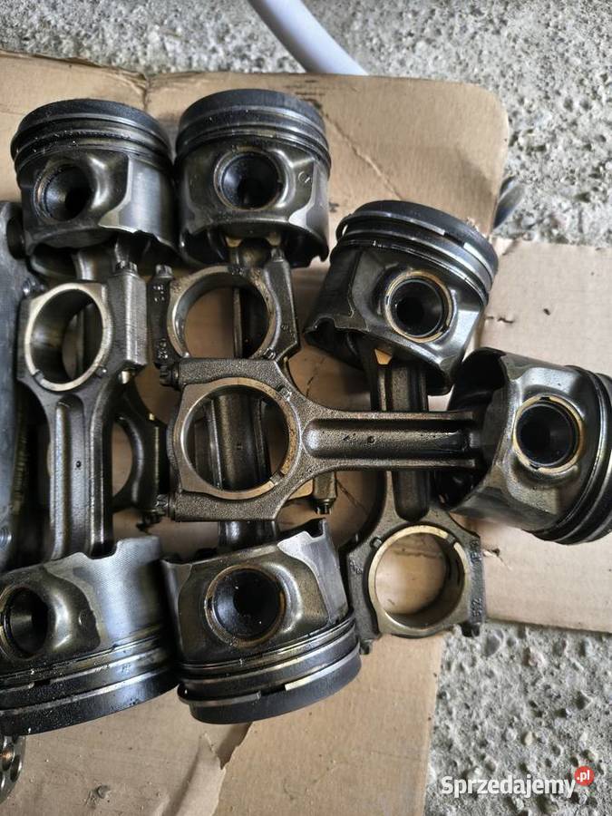 Zestaw 6x tłoki z korbowodem BMW X5 E70 Gzowo