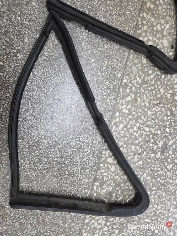 Fiat 126p uszczelka szyby trójkątnej