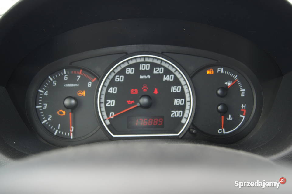 Suzuki swift benzyna uszkodzony tył manualna Warszawa