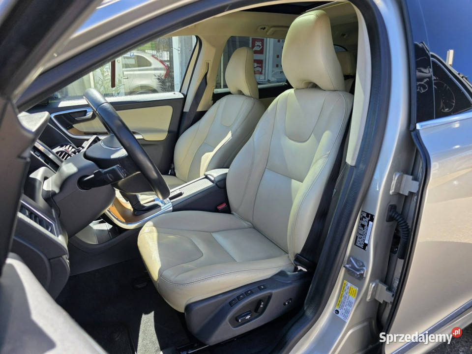 Volvo XC 60 20 Benzyna 245 Panorama Skóra Kamera światła przeciwmgielne Słupsk sprzedam