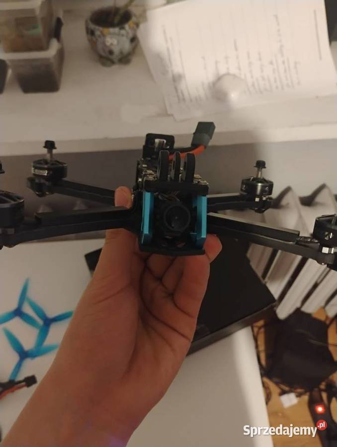 Dron fpv Chotel Czerwony