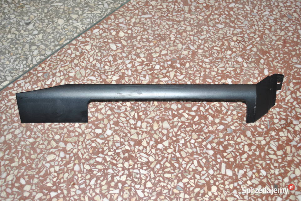 Dekor deski rozdzielczej wokół radia BMW E46 Poręba