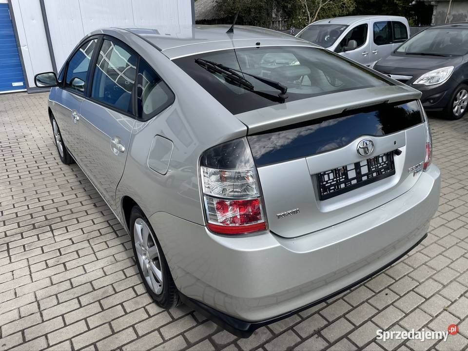 Toyota Prius 15 hybryda NIE TAXI srebrny Kamień