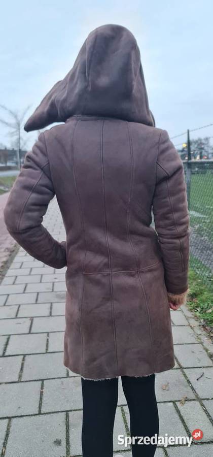 Klasyczny i elegancki kożuch damski w kolorze Żary