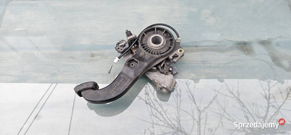 Pedał hamulca ręcznego mercedes w203 w211 Rok produkcji 2001 Zbąszyń