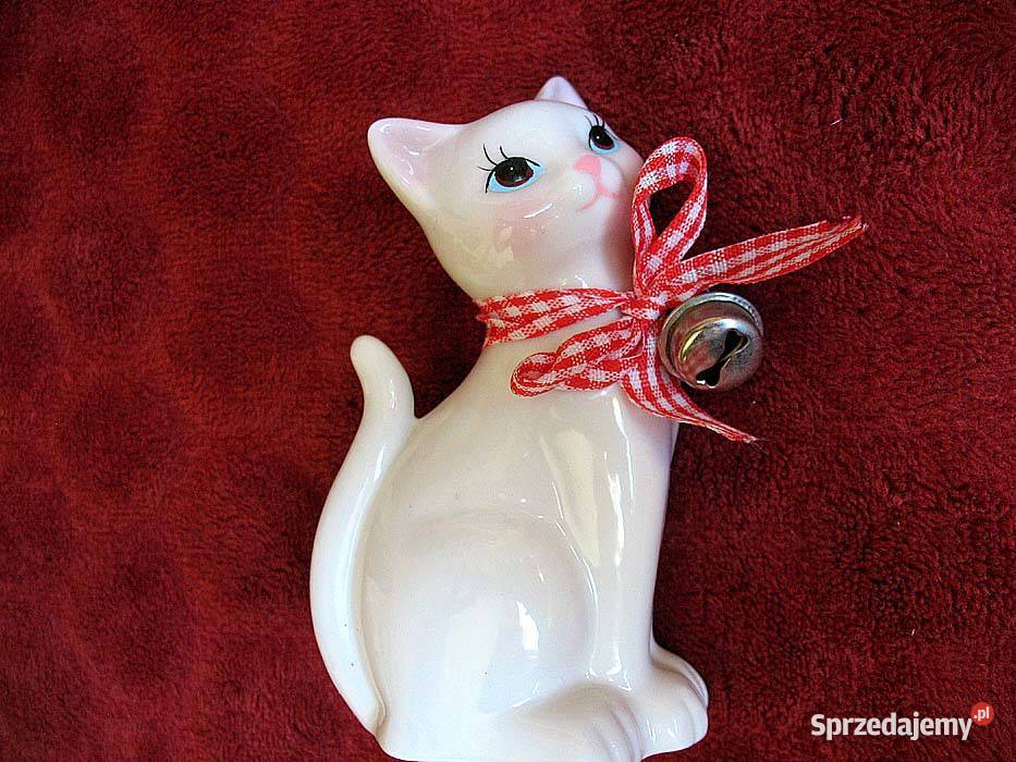 Kot mały kotek z dzwoneczkiem porcelana Figurka Siedlce