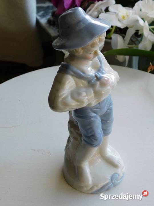 Figurka chłopca trzymającego owoc 482	Fiaf Szczecin sprzedam