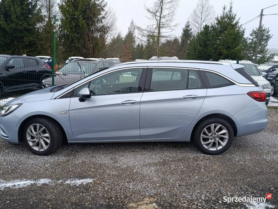 Opel Astra Astra Sports Tourer Bezwypadkowa mały Dulowa sprzedam