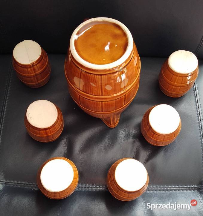 Beczka i 6 małych beczułek kujawsko-pomorskie Nakło nad Notecią