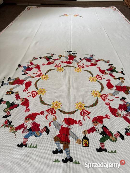 obrus ręcznie haftowany krasnoludki rękodzieło śląskie Zabrze